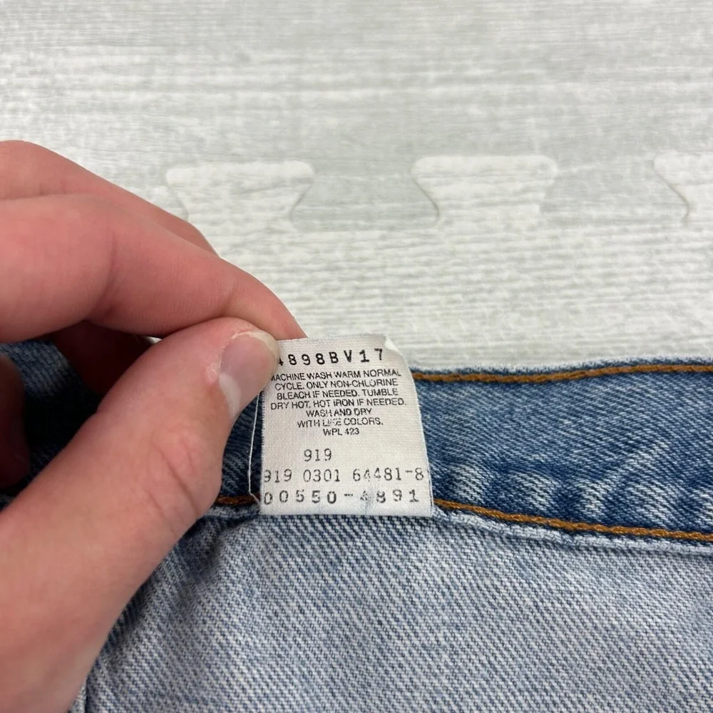 Vintage 90s Levis 550 Jeans Size 38x32 Blue Light Wash Denim Relaxed‎ Fit